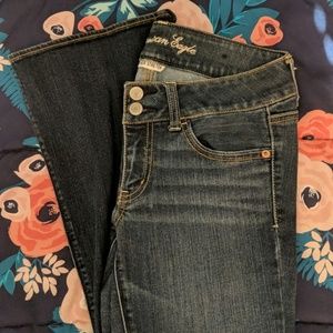 FINAL PRICE DROP 💕AE jeans sz 6 reg Artist